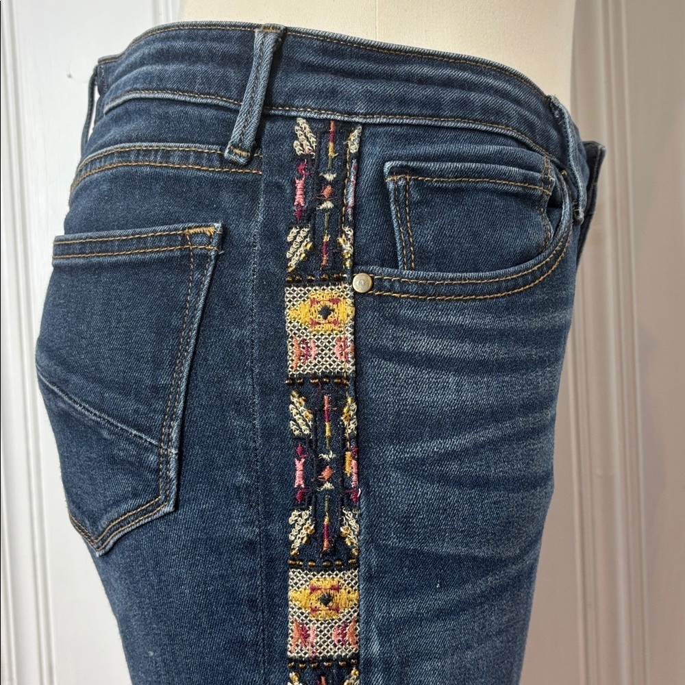 Driftwood Jackie Jeans W29 – Tapered Stretch Denim w/ Embroidered Side Stripes
